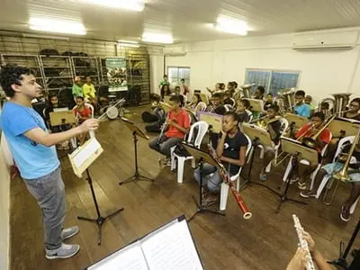 Núcleo de Prática Orquestral e Coral promove educação por meio da música e descobre talentos