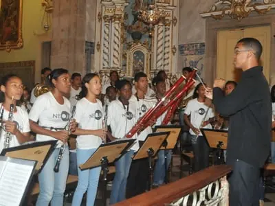 Banda Sinfônica formada por crianças e adolescentes do Bairro da Paz completa dois anos