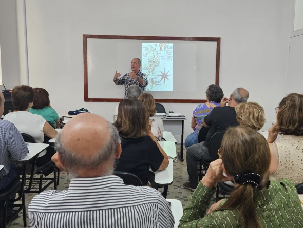 Francisco Senna realiza palestra na Faculdade Santa Casa sobre o largo do Campo Grande e a freguesia da Vitória