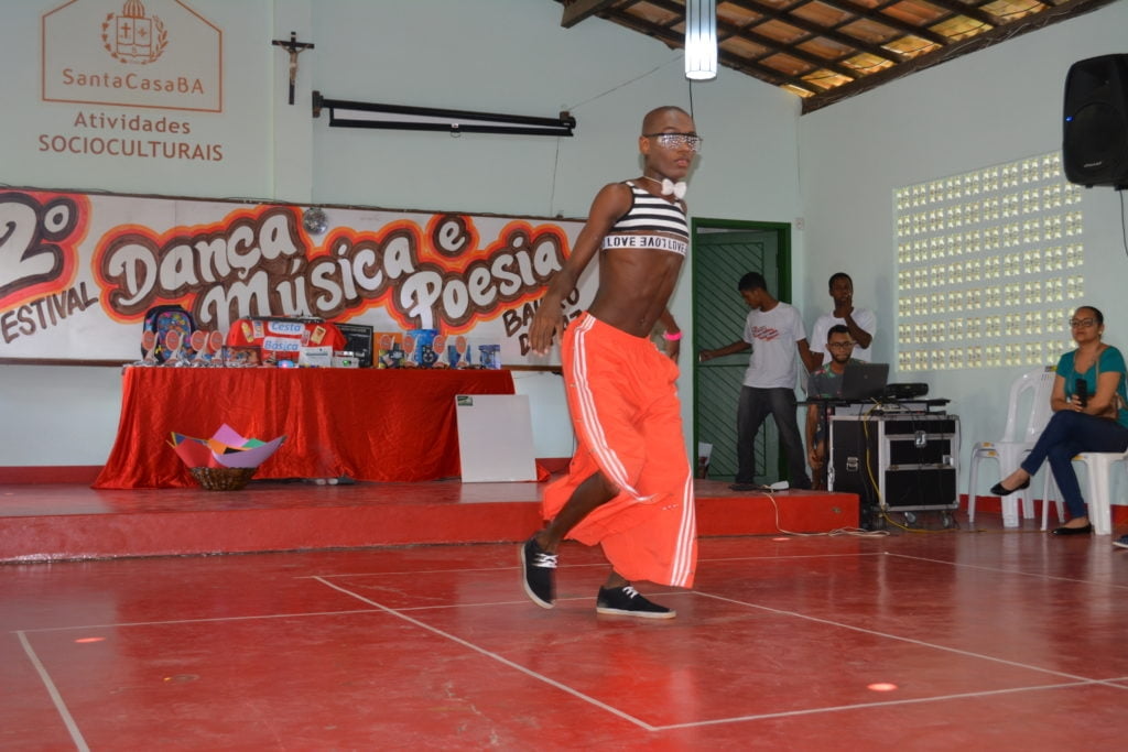Festival de música, dança e poesia promovido pelo Avançar movimentou o Bairro da Paz