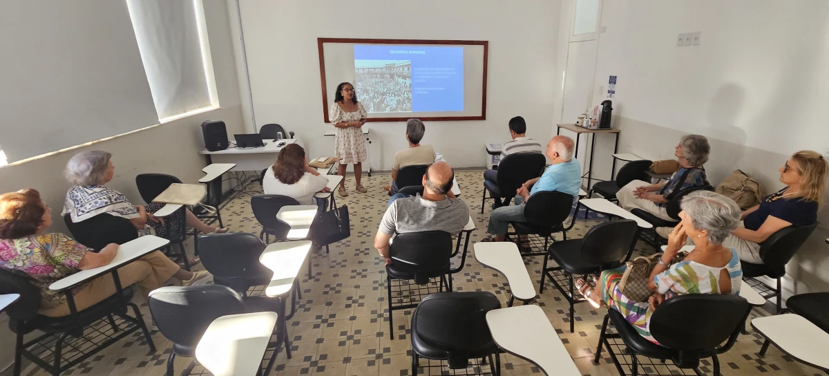 Palestra sobre festas populares na Bahia é realizada na Faculdade Santa Casa